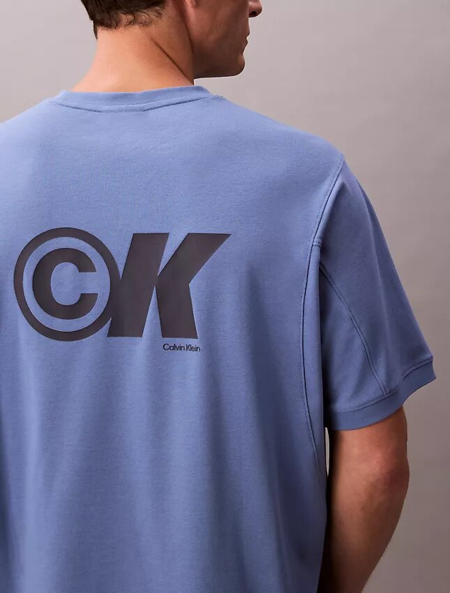 Camiseta holgada con logo gráfico de piqué refrescante Camiseta holgada con logo gráfico de piqué refrescante