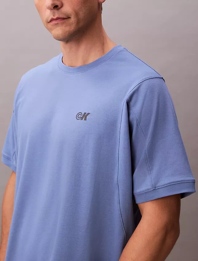 Camiseta holgada con logo gráfico de piqué refrescante Camiseta holgada con logo gráfico de piqué refrescante