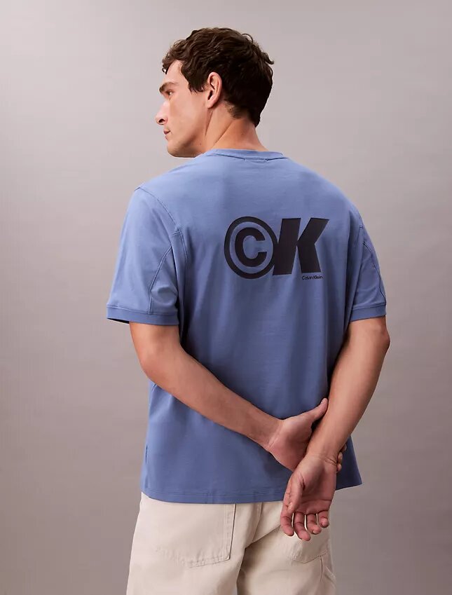 Camiseta holgada con logo gráfico de piqué refrescante Camiseta holgada con logo gráfico de piqué refrescante