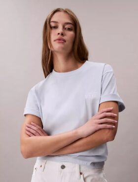 Camiseta holgada con logotipo bordado