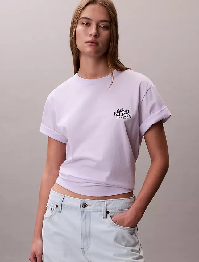Camiseta holgada con logotipo bordado Camiseta holgada con logotipo bordado