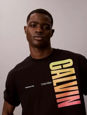 Camiseta holgada con logotipo llamativo Pride