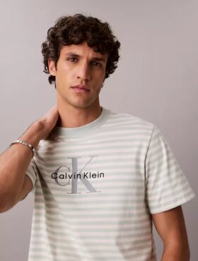 Camiseta holgada con rayas y Monogram