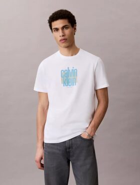 Camiseta moderna con logotipo gráfico de Calvin Klein
