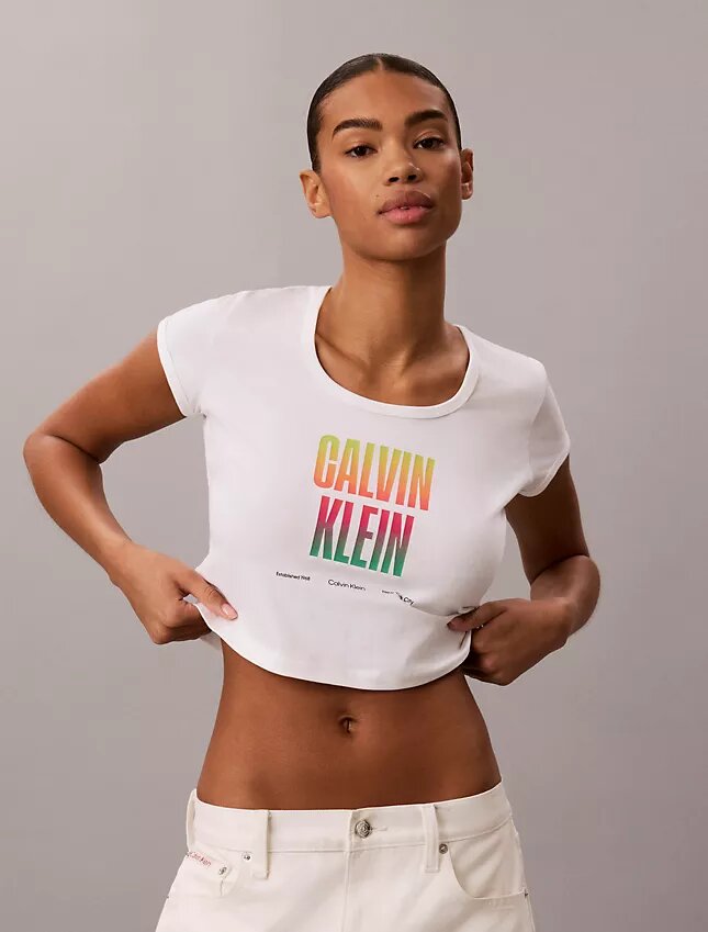 Camiseta Pride de cuello redondo ajustado Camiseta Pride de cuello redondo ajustado