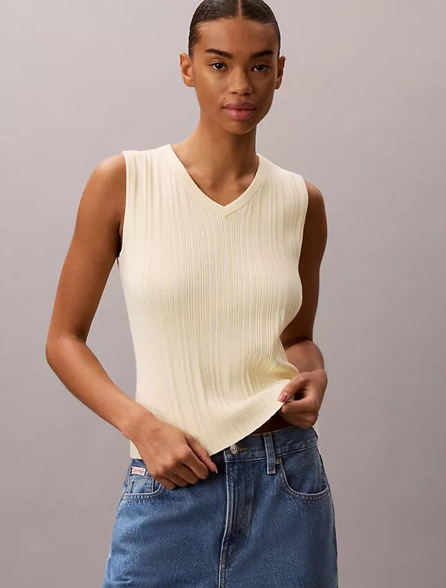Camiseta sin mangas con cuello en V acanalado Camiseta sin mangas con cuello en V acanalado