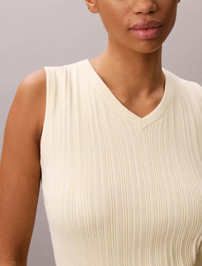 Camiseta sin mangas con cuello en V acanalado Camiseta sin mangas con cuello en V acanalado
