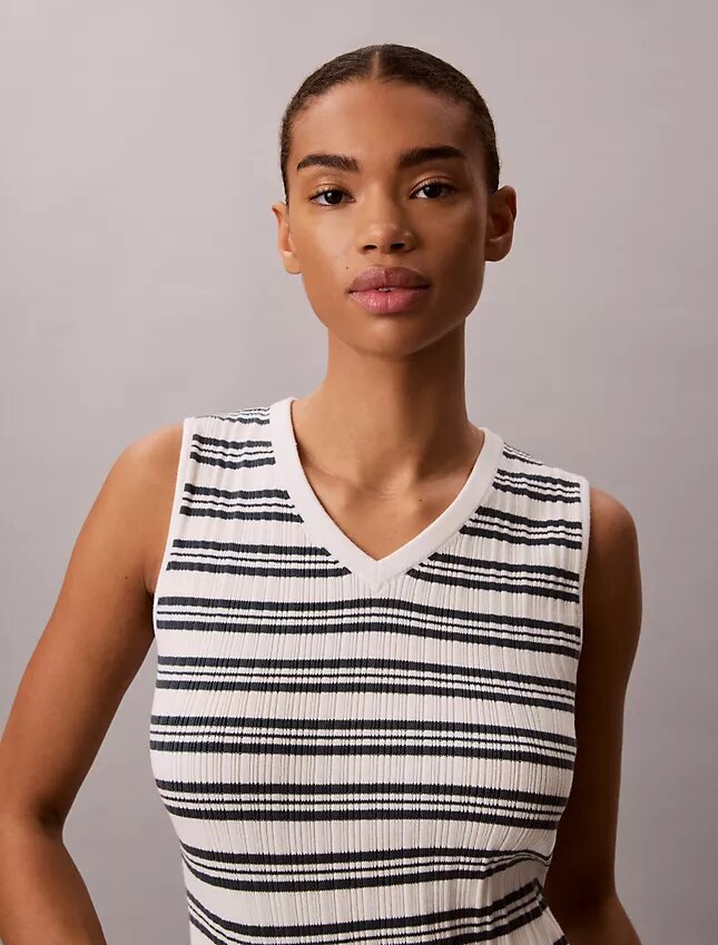 Camiseta sin mangas con cuello en V acanalado Camiseta sin mangas con cuello en V acanalado