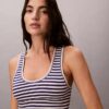 Camiseta sin mangas de algodón con ribete contorneado Camiseta sin mangas de algodón con ribete contorneado