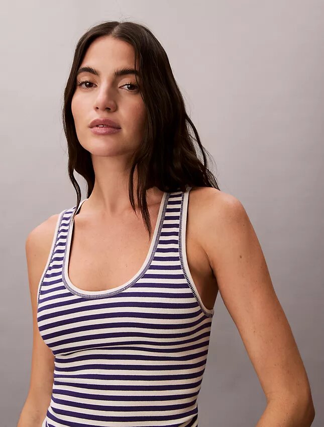 Camiseta sin mangas de algodón con ribete contorneado Camiseta sin mangas de algodón con ribete contorneado