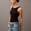 Camiseta sin mangas de algodón con ribete contorneado Camiseta sin mangas de algodón con ribete contorneado