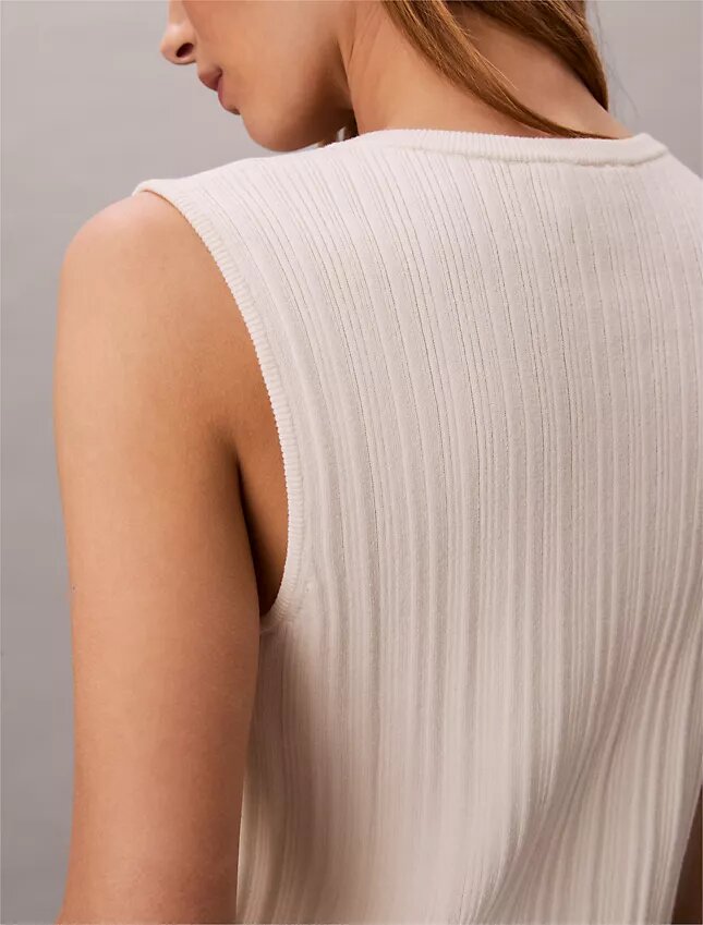 Camiseta sin mangas de algodón liso con botones y canalé Camiseta sin mangas de algodón liso con botones y canalé
