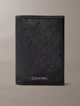 Cartera compacta de doble pliegue Saffiano refinada Cartera compacta de doble pliegue Saffiano refinada