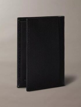 Cartera compacta de doble pliegue Saffiano refinada Cartera compacta de doble pliegue Saffiano refinada