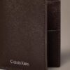 Cartera compacta de doble pliegue Saffiano refinada Cartera compacta de doble pliegue Saffiano refinada
