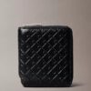 Cartera con cremallera y logotipo en relieve por toda la superficie Cartera con cremallera y logotipo en relieve por toda la superficie