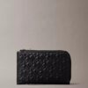 Cartera con cremallera y monogram en relieve en toda la superficie Cartera con cremallera y monogram en relieve en toda la superficie