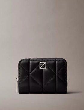 Cartera con solapa y cremallera con logotipo acolchado Cartera con solapa y cremallera con logotipo acolchado