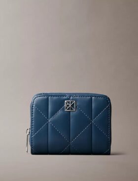 Cartera con solapa y cremallera con logotipo acolchado Cartera con solapa y cremallera con logotipo acolchado
