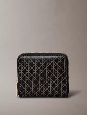 Cartera cuadrada con cremallera y Monogram en toda la superficie Cartera cuadrada con cremallera y Monogram en toda la superficie