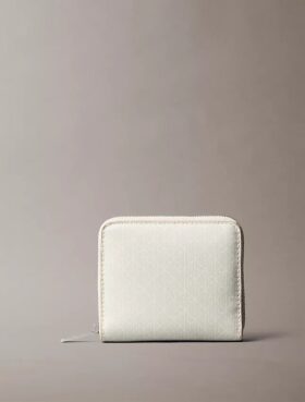 Cartera cuadrada con cremallera y monogram integral