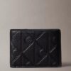 Cartera de tres pliegues con logotipo en relieve