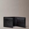 Cartera de tres pliegues con logotipo en relieve
