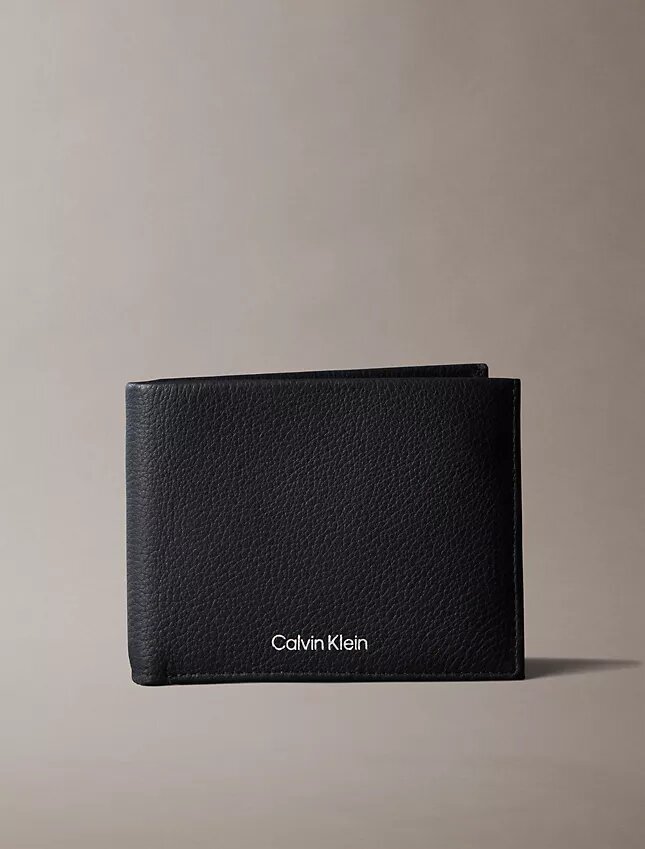 Cartera de tres pliegues de cuero con textura de guijarros y bolsillo para monedas Cartera de tres pliegues de cuero con textura de guijarros y bolsillo para monedas