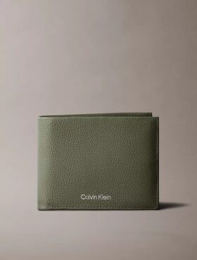 Cartera de tres pliegues de cuero con textura de guijarros y bolsillo para monedas Cartera de tres pliegues de cuero con textura de guijarros y bolsillo para monedas