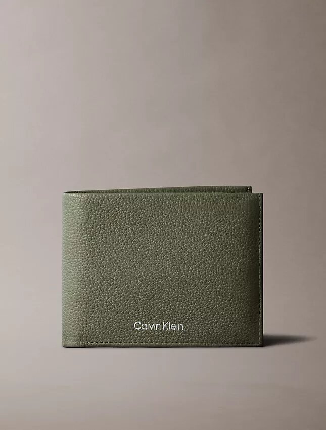 Cartera de tres pliegues de cuero con textura de guijarros y bolsillo para monedas Cartera de tres pliegues de cuero con textura de guijarros y bolsillo para monedas