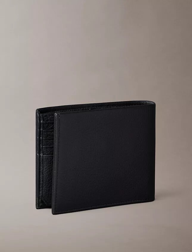 Cartera de tres pliegues de cuero con textura de guijarros y bolsillo para monedas Cartera de tres pliegues de cuero con textura de guijarros y bolsillo para monedas