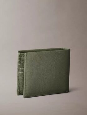 Cartera de tres pliegues de cuero con textura de guijarros y bolsillo para monedas Cartera de tres pliegues de cuero con textura de guijarros y bolsillo para monedas