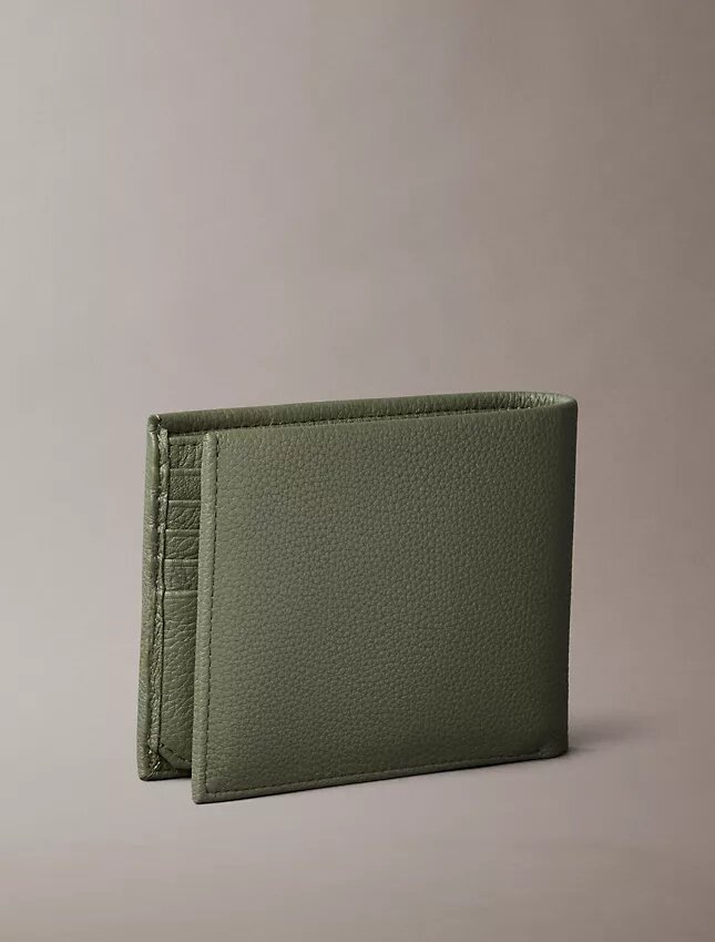 Cartera de tres pliegues de cuero con textura de guijarros y bolsillo para monedas Cartera de tres pliegues de cuero con textura de guijarros y bolsillo para monedas