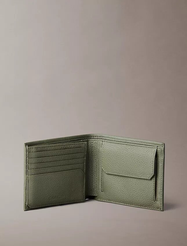 Cartera de tres pliegues de cuero con textura de guijarros y bolsillo para monedas Cartera de tres pliegues de cuero con textura de guijarros y bolsillo para monedas