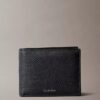 Cartera delgada de tres pliegues con logotipo en relieve y tarjetero Cartera delgada de tres pliegues con logotipo en relieve y tarjetero