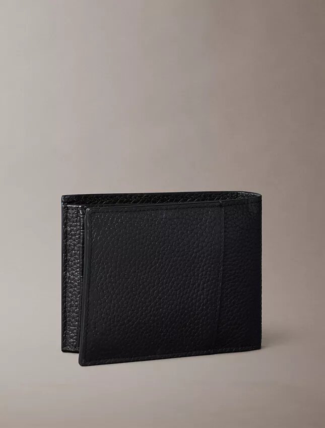 Cartera delgada de tres pliegues con logotipo en relieve y tarjetero Cartera delgada de tres pliegues con logotipo en relieve y tarjetero