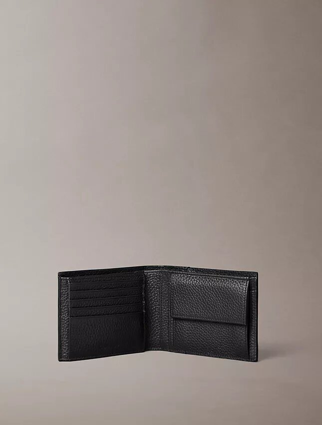 Cartera delgada de tres pliegues con logotipo en relieve y tarjetero Cartera delgada de tres pliegues con logotipo en relieve y tarjetero