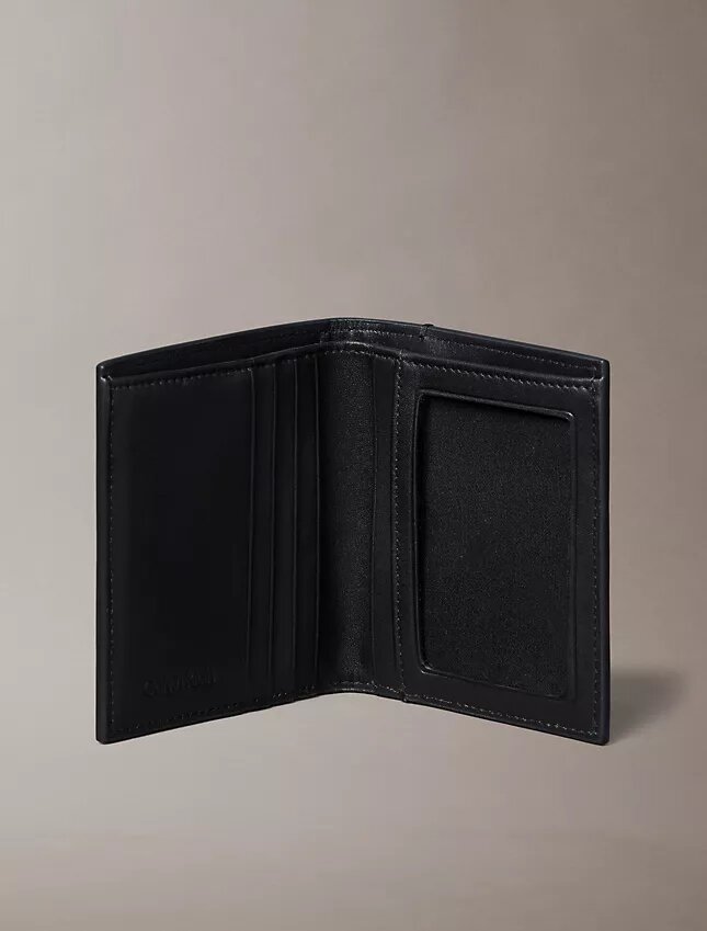Cartera doble con emblema Cartera doble con emblema