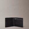 Cartera doble con emblema en relieve y compartimento para monedas