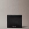 Cartera doble con logotipo en relieve y compartimento para monedas Cartera doble con logotipo en relieve y compartimento para monedas