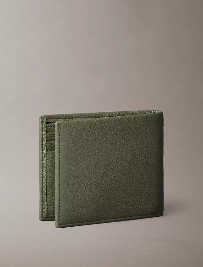 Cartera doble de cuero con textura de guijarros Cartera doble de cuero con textura de guijarros