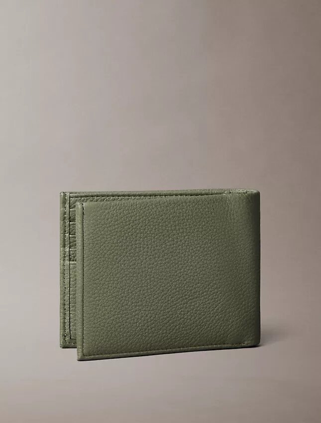 Cartera doble de piel con grano de guijarros y compartimento para monedas Cartera doble de piel con grano de guijarros y compartimento para monedas
