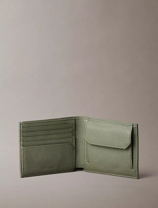 Cartera doble de piel con grano de guijarros y compartimento para monedas Cartera doble de piel con grano de guijarros y compartimento para monedas