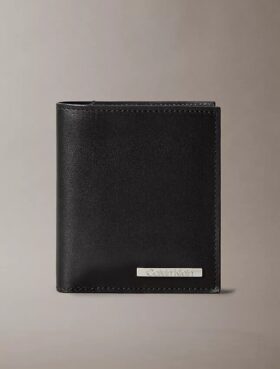 Cartera doble delgada con placa de cuero con el logotipo Cartera doble delgada con placa de cuero con el logotipo