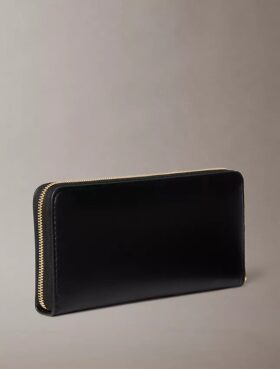 Cartera larga con cremallera y Monogram en negrita Cartera larga con cremallera y Monogram en negrita
