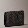 Cartera tríptica con logotipo en todo el diseño