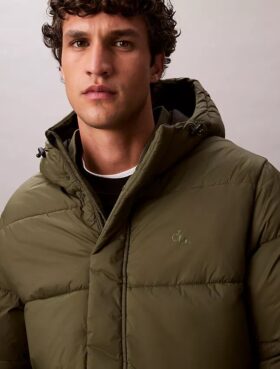 Chaqueta acolchada con capucha