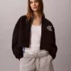Chaqueta bomber corta y holgada Chaqueta bomber corta y holgada