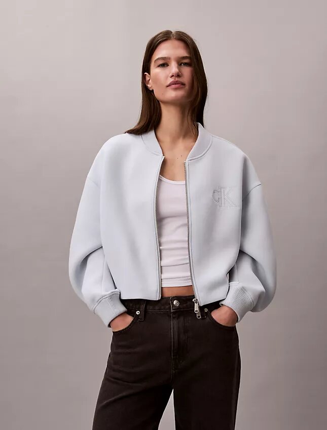 Chaqueta bomber corta y holgada Chaqueta bomber corta y holgada