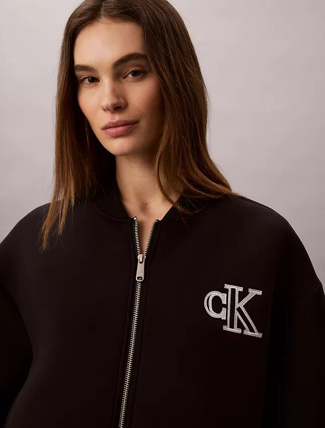 Chaqueta bomber corta y holgada Chaqueta bomber corta y holgada